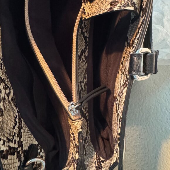 ✨ Kenneth Cole Reaction Snakeskin Handbag & Wallet Set – Cream/Beige & Black ✨ - Picture 5 of 9